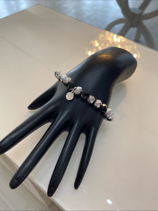Lizas Jewelry - Beaded Glass Stretch Bracelet with Lizas Logo Charm - Silver/Black